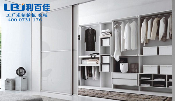 整體衣柜定制好還是成品衣柜好？真的好糾結(jié)